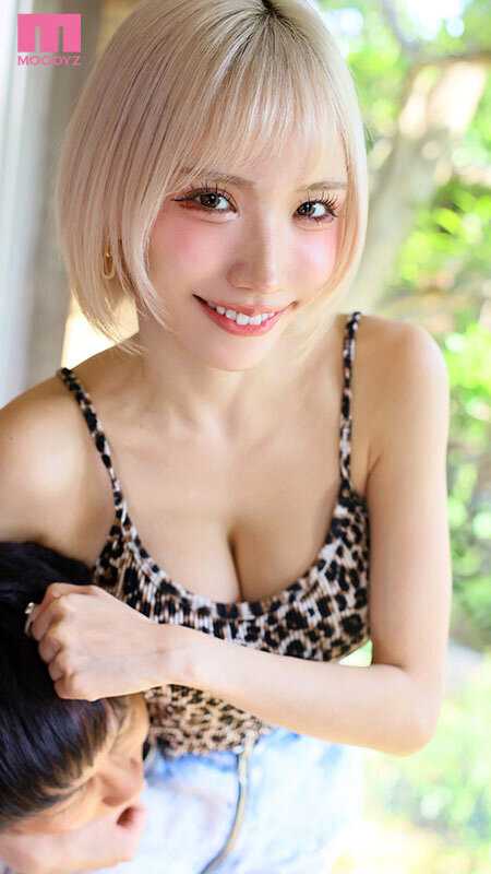 男友達みたいな距離感だった幼馴染と10年ぶりに再会したら… 急成長した巨乳ビッチギャルに筆おろし中出しで15発搾られた僕たち… 春陽モカ