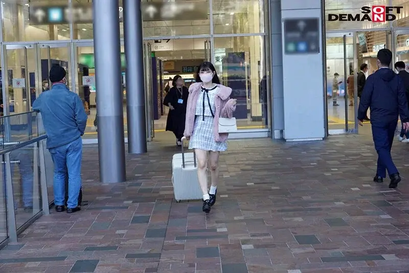 A beautiful otaku girl who moved from Fukui Prefecture to Tokyo dreaming of becoming a voice actress with a sweet voice that makes everyone swoon - Limited 3-video AV debut - Sakura Kurumi, age 19[Origin]