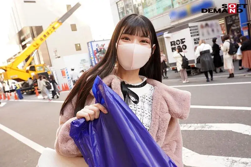 A beautiful otaku girl who moved from Fukui Prefecture to Tokyo dreaming of becoming a voice actress with a sweet voice that makes everyone swoon - Limited 3-video AV debut - Sakura Kurumi, age 19[Origin]