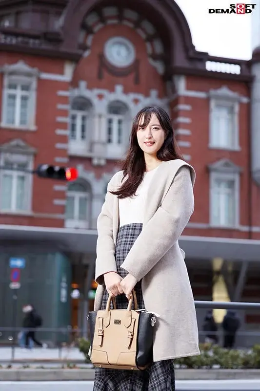 Fresh Pick! Kanade Kusunoki (Temporary Name), 22 years old, AV Debut - A hardworking girl who loves intimate encounters! This Kansai college student, after a 2-year abstinence, prepares for penetration... 'It's embarrassing, but I've been practicing cowgirl position for today...'[Origin]