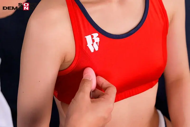 I want money to go to live concerts! However, she's actually very curious about sex? After a year of abstinence, this mischievous girl with scraped knees makes her adult video debut seeking intimacy. Rio Natsuki (alias, age 20)[Origin]