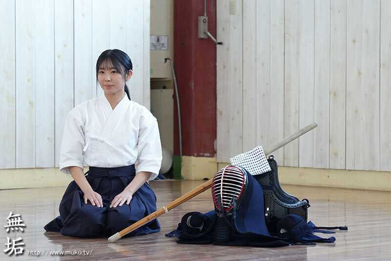 令和の美少女剣士 中出しAVデビュー！ 剣道2段！ 透明感あふれる美少女が竹刀じゃなくてち○こに突かれちゃう 中村心