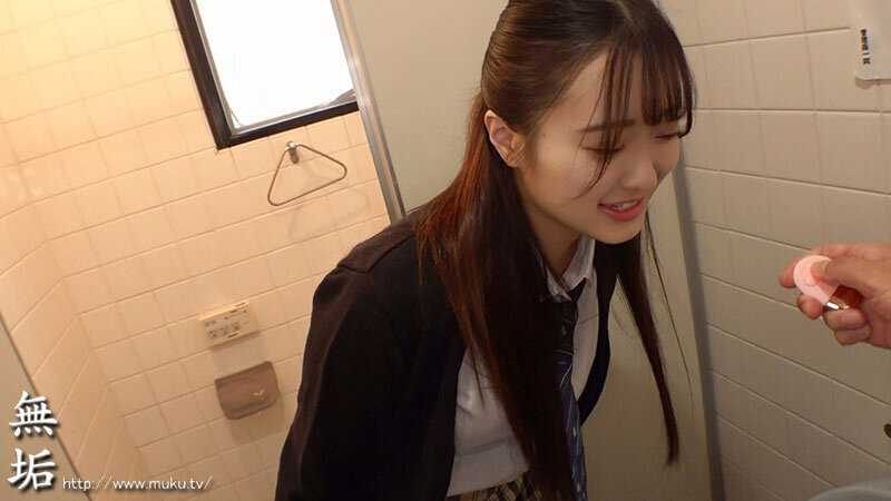 大人のカラダに制服を着せる。 恥じらい制服コスプレで羞恥散歩と燃えまくり性交 花守夏歩