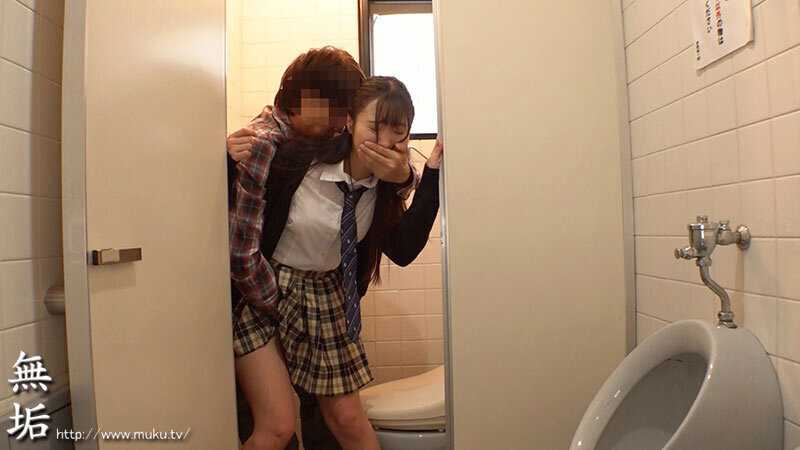 大人のカラダに制服を着せる。 恥じらい制服コスプレで羞恥散歩と燃えまくり性交 花守夏歩