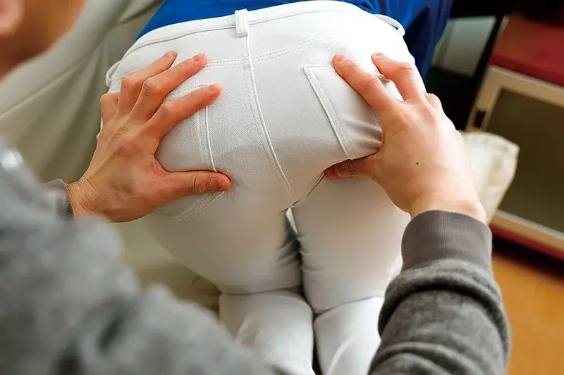 The Rumored Moving Company Features a Braless Sister with a Bouncy Bottom in Tight Pants - Misa Amagai