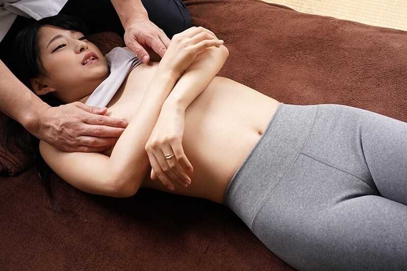 Wife Mitsuki Nagisa succumbs to nipple teasing[Origin]