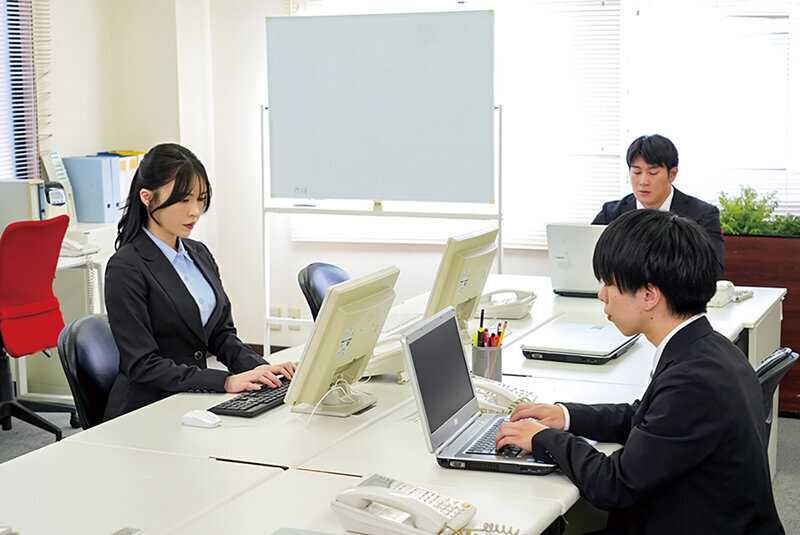 「性」上納された愛妻 取引先のお偉方に身体の隅々までしつこく何度もイジられ挿れられ性接待させられました… 黒島玲衣