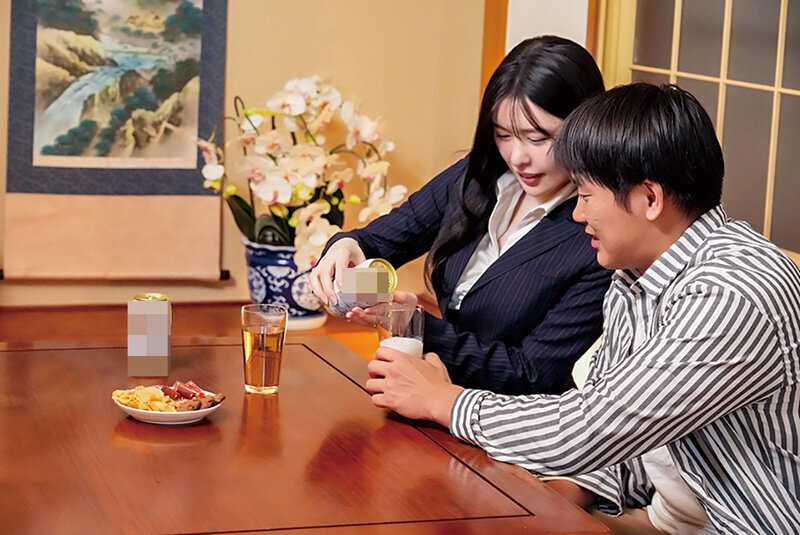 「性」上納された愛妻 取引先のお偉方に身体の隅々までしつこく何度もイジられ挿れられ性接待させられました… 黒島玲衣