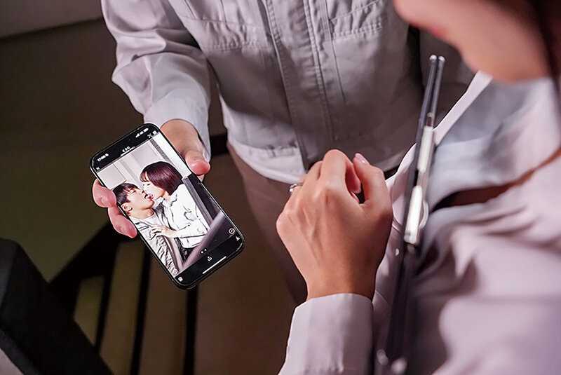 ちんれつの妻 本社勤務のバリキャリ妻が「陳列」作業中、倉庫の汗臭作業員たちの立派な極太巨根でヒィヒィ言わされてました… 那賀崎ゆきね