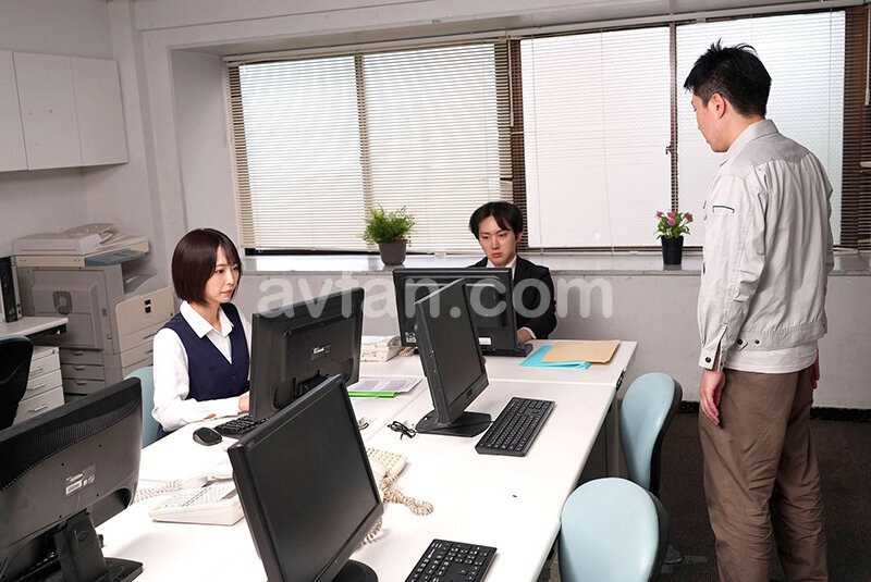 ちんれつの妻 本社勤務のバリキャリ妻が「陳列」作業中、倉庫の汗臭作業員たちの立派な極太巨根でヒィヒィ言わされてました… 那賀崎ゆきね