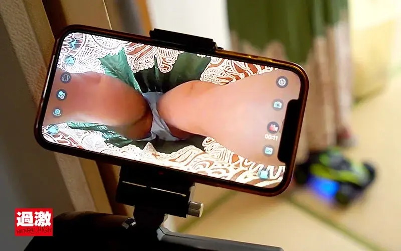 Aunt Can't Resist Insertion 7 - Creampie Special: When a perverted young relative sneaks under her skirt to perform cunnilingus, making her climax right next to her husband[Origin]