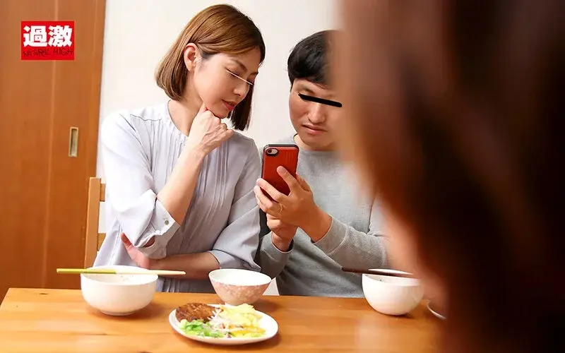 Aunt Can't Resist Insertion 7 - Creampie Special: When a perverted young relative sneaks under her skirt to perform cunnilingus, making her climax right next to her husband[Origin]