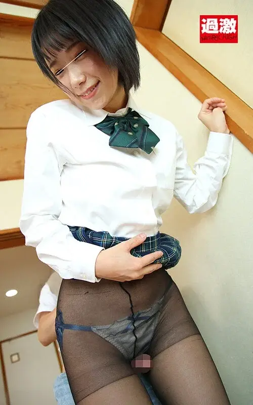 Devilish schoolgirl seduces sister's boyfriend with black pantyhose penetration, making him ejaculate multiple times[Origin]