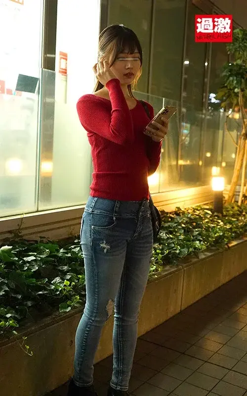 The unsociable escort girl who refuses raw contact has a weakness - her clitoris. When she climaxed from rubbing the tip, I secretly removed protection and inserted raw! Continued thrusting and finished inside!!