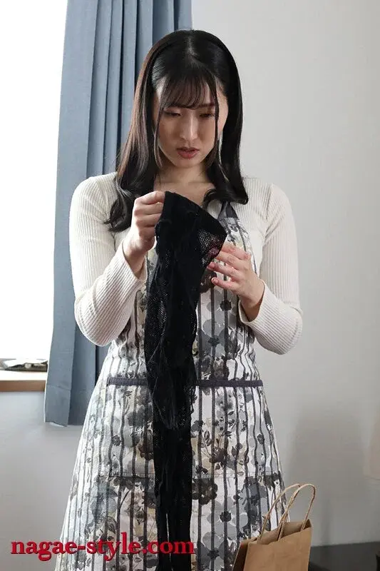 Friend's Mother 4 ~A Mother Who Got Her Panties Wet Because of Her Son's Friend~ Fujisaki Murasaki[Origin]