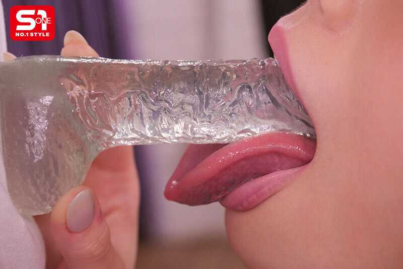 「これ絶対気持ちいいやつ…」 顔もテクも圧巻エスワン女優のチ●ポしゃぶりがモロ見え！超・鮮・明！！究極のディルドフェラ映像45連発！