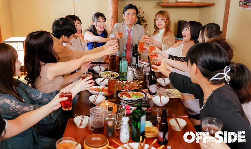 同窓会ハーレム乱交 同窓会に行ったら既婚者ばかりで僕だけが独身で笑い者に！でも、実は女子たちは独身の僕の事が気になってたみたいで…結局、モテまくって巨乳女子たちと同窓会でハーレム乱交になっちゃった話。