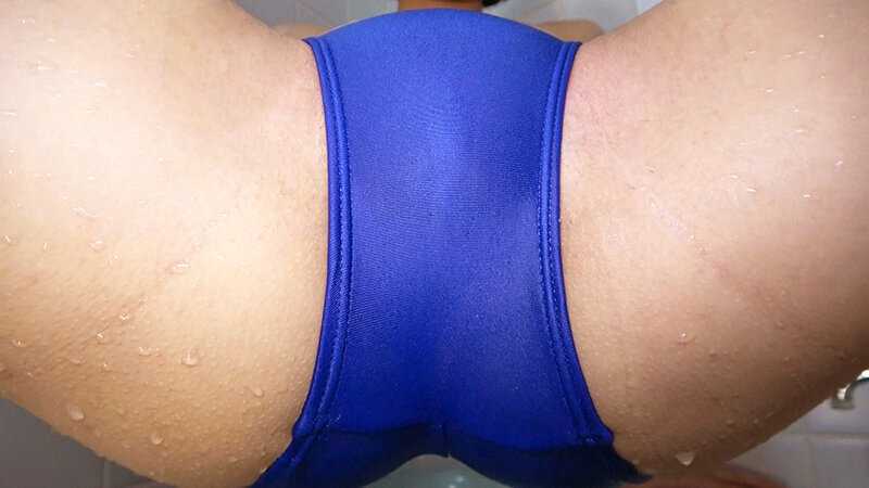 神着衣お風呂＆おもらし 8人8放尿 競泳水着・スク水編 （）