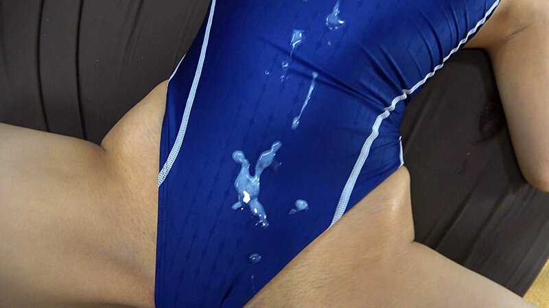 池上乙葉 濡れてテカってピッタリ密着 神競泳水着 可愛い女子の競泳水着姿をじっとりと堪能！着替え撮影から始まり貧乳から巨乳にパイパン、ハミ毛、ジョリワキ等のフェチ接写やローションソーププレイや競泳水着ぶっかけ等を完全着衣で楽しむAV