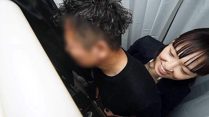 エロい店員がこっそり抜いてくれた話。 千智さん