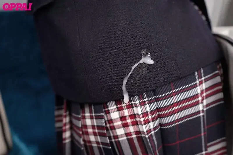 On a rainy night's last train, I was molested and got off seeking help, only to find myself at an unmanned station. Overwhelmed by the freezing cold, I ended up spending the night with the molester... Karen Yuzuriha[Origin]