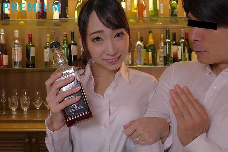 Late Night Part-time Job NTR - The Most Despicable Cheating Creampie Video of My Beloved Wife with a Handsome Bartender[Origin]