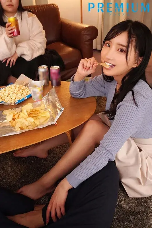 She's so close! Intimate whispers that send shivers down your spine! Karen Yuzuriha's forbidden temptation leads to an intensely pleasurable experience[Origin]