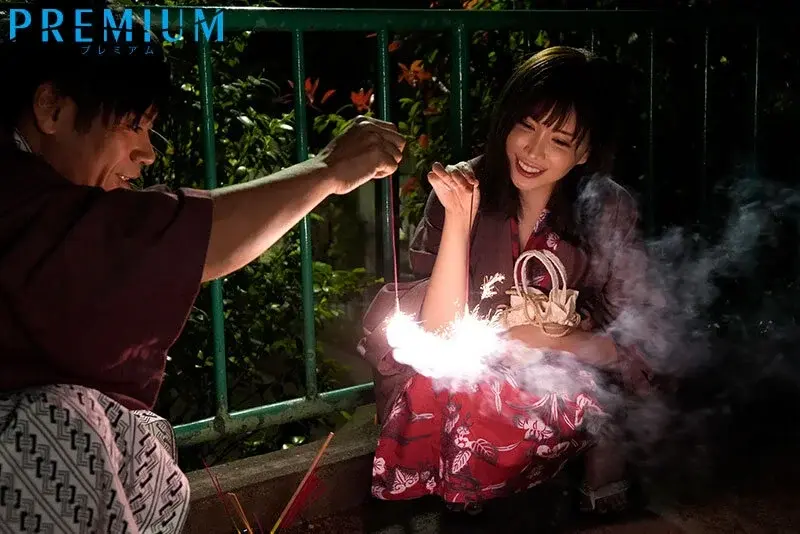 Hot Spring Reporter's Steamy Private Date: A Passionate Encounter in the Misty Bath. Fluids, Sweat, and Saliva Flow Freely! Intense Pleasure-Seeking Intimacy - Aoi Hashimoto