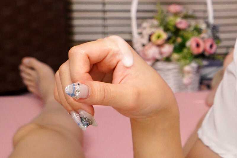 VR Model-Level Beauty Arrives! Instant Climax When Met with Devilish Eyes! Passionate Love with an Innocent JK Massage Girl - Ultimate Pleasure Experience with Erika Ozaki in 8K[Origin]