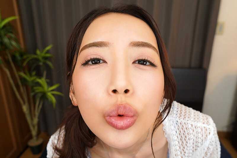 Beautiful Aunt Kanna Misaki's Cramped Studio Apartment: Secret Intimate Moments Before and After Exams in 8K VR[Origin]