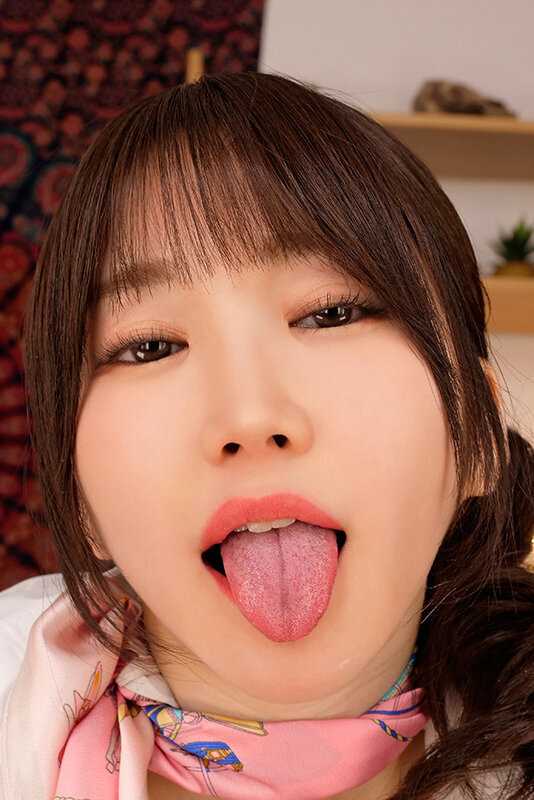 【VR】すぐ隣に婚約者がいるのに超密着施術と囁き誘惑で男を喰うのが大好きなド変態痴女エステティシャン 依本しおり【8K】