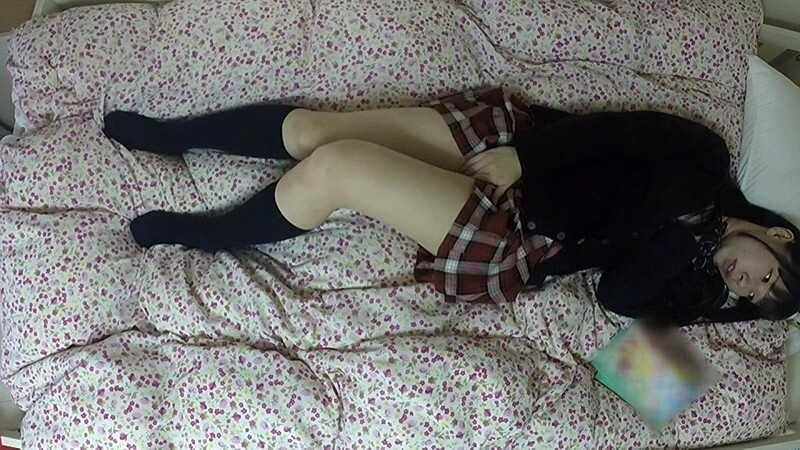 思春期の敏感オマ○コを指でいじり続けビクビク何度もイキ果てる JK女子寮オナニー盗撮 2