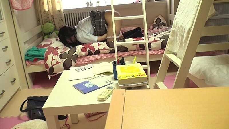 思春期の敏感オマ○コを指でいじり続けビクビク何度もイキ果てる JK女子寮オナニー盗撮 2