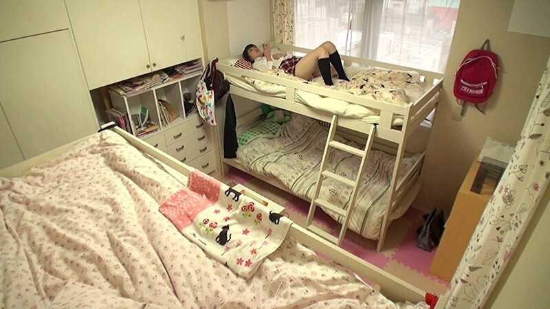 思春期の敏感オマ○コを指でいじり続けビクビク何度もイキ果てる JK女子寮オナニー盗撮 2