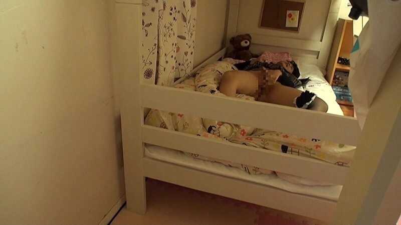 思春期の敏感オマ○コを指でいじり続けビクビク何度もイキ果てる JK女子寮オナニー盗撮 2