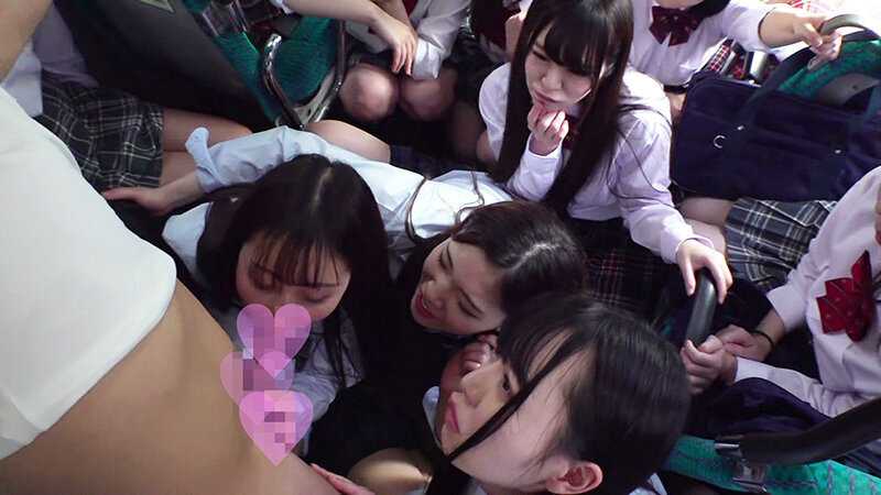 女子校生マン員逆痴●バス 発射オーライ！