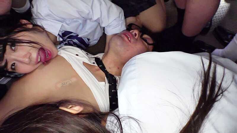 女子校生マン員逆痴●バス 発射オーライ！