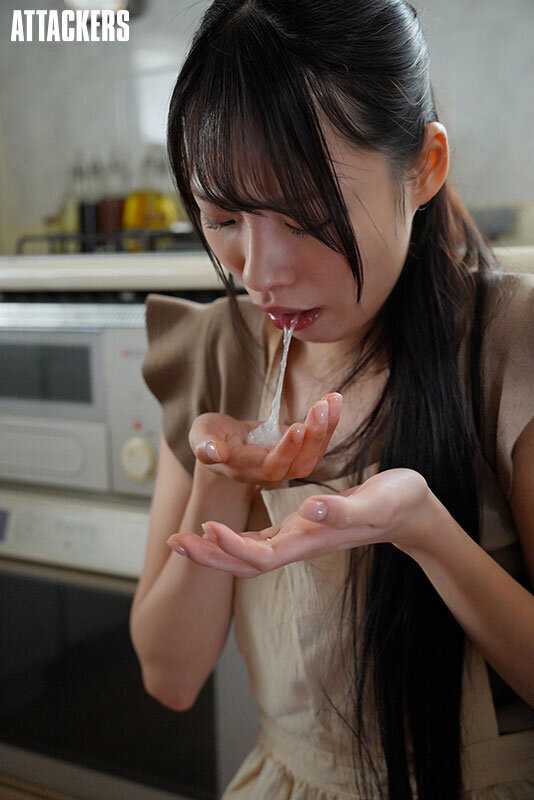 While my husband is away, I can't resist the intense physical connection with my father-in-law. I'm Tsukino Esui, and our compatibility is just too perfect. Every moment we spend together feels electric, making it impossible for me to stop these forbidden encounters.[Origin]