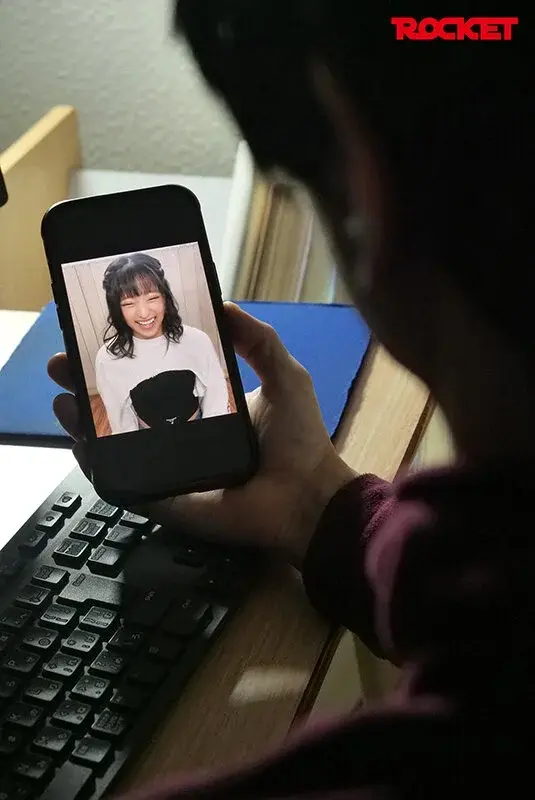 Infiltrating that intriguing girl's posts! I got my hands on a social media hacker