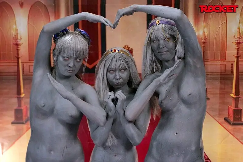 In the RPG game world, the female protagonist turns to stone