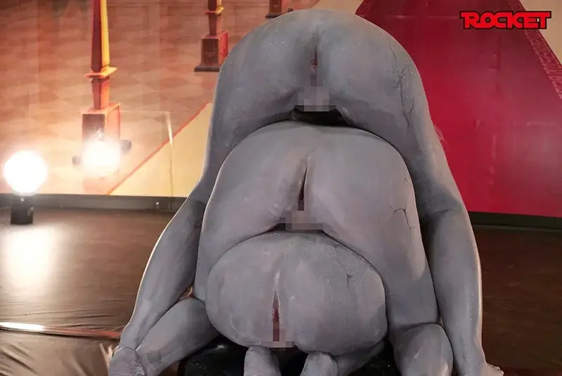 In the RPG game world, the female protagonist turns to stone