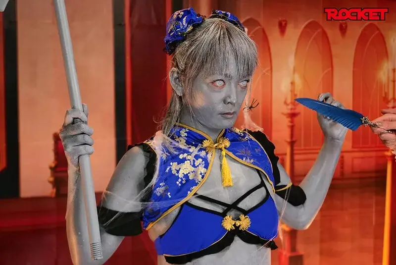 In the RPG game world, the female protagonist turns to stone