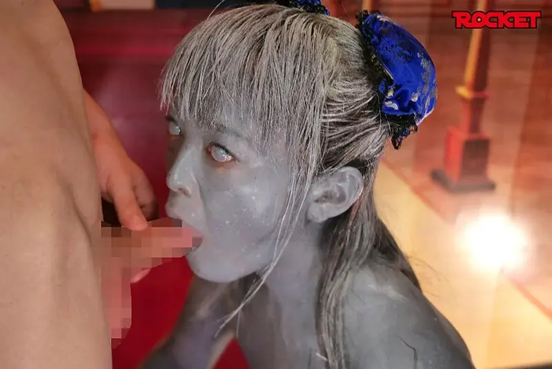 In the RPG game world, the female protagonist turns to stone