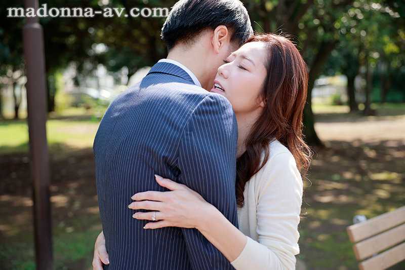 MONROE専属 高学歴エリート人妻 第2弾！！ 10年間憧れ続けた上司の奥さんと別れ間際に燃え上がる中出しセックス 希咲鈴々花