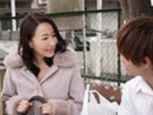 僕だけが知っている…友達のお母さんとヒミツの手ほどき よしい美希