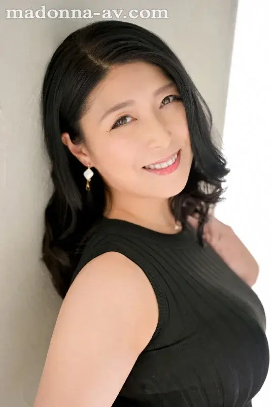 Actually, I'm incredibly fond of phallus. Despite being married for 15 years, I haven't seen or touched any phallus except my husband's... A housewife whose expression turns erotic the moment she starts oral pleasure - Kiyoka Toyosaki, 44 years old, AV DEBUT[Origin]