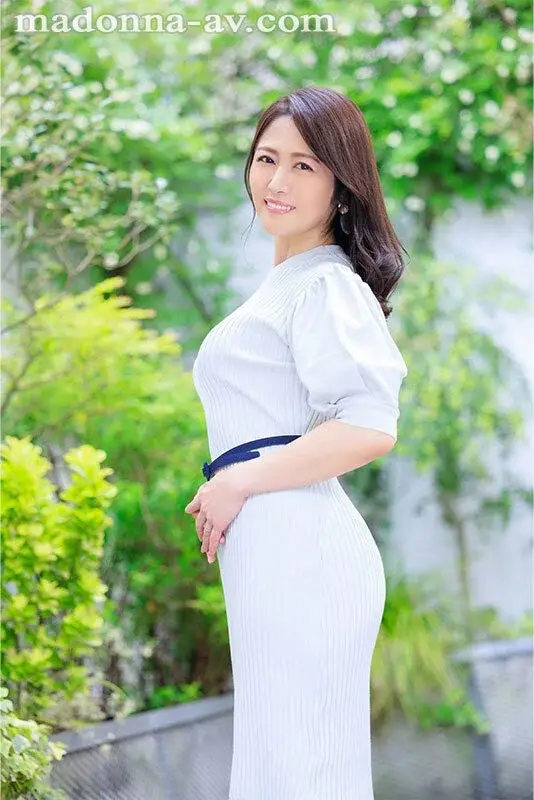 45-year-old Sayuri Takagi makes her AV debut! She provides dedicated service by keeping the freshly ejaculated member in her mouth for exactly one minute without letting go[Origin]