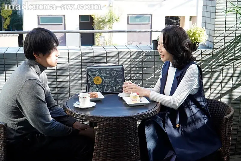 When I first undressed my casual sex partner, I was shocked by their incredibly sensitive large nipples. To make them even more sensitive, I subjected them to an intense orgasm training regimen. - Reiko Seo