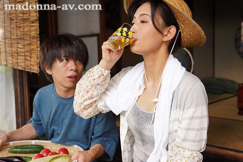 After continuously drugging my admired aunt with aphrodisiacs for 10 days, she became a moaning sex toy for unlimited creampies... Toko Yoshinaga