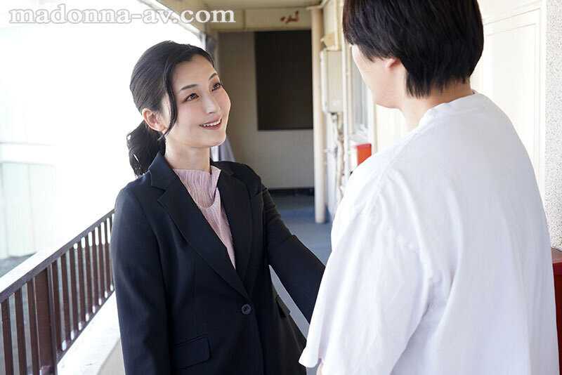 出張で泊まりに来た叔母と同居生活 無防備すぎる仕事終わり蒸れた肉感パンスト姿に僕は理性を狂わされて…。 吉永塔子